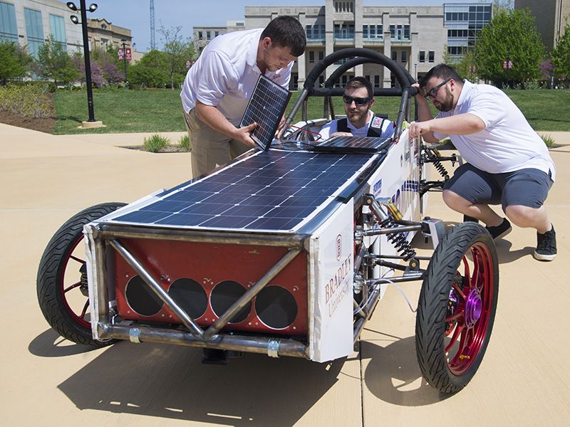 Students work on the solar car.