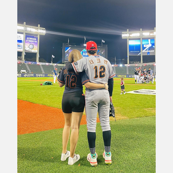 Photo of Mike and Eileen Ristau Tauchman together before the baseball game.